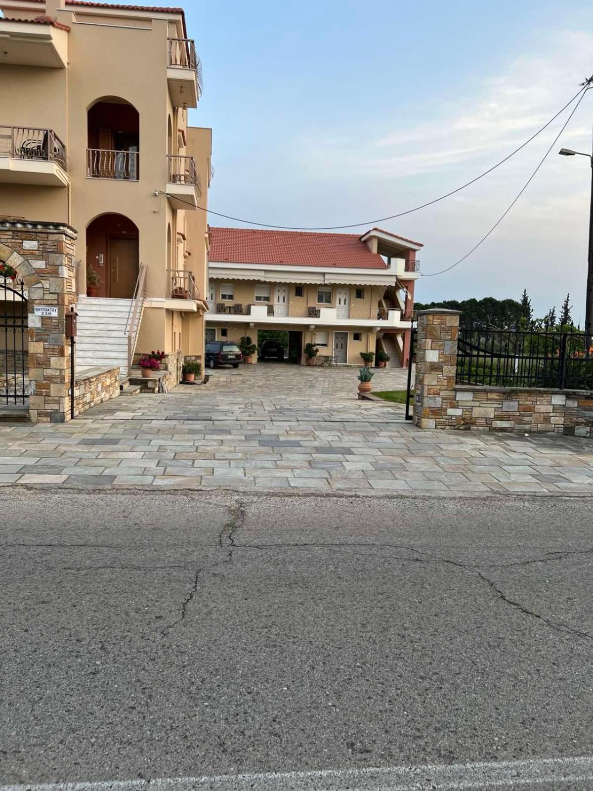 Flo'S Apartments Missolonghi Экстерьер фото